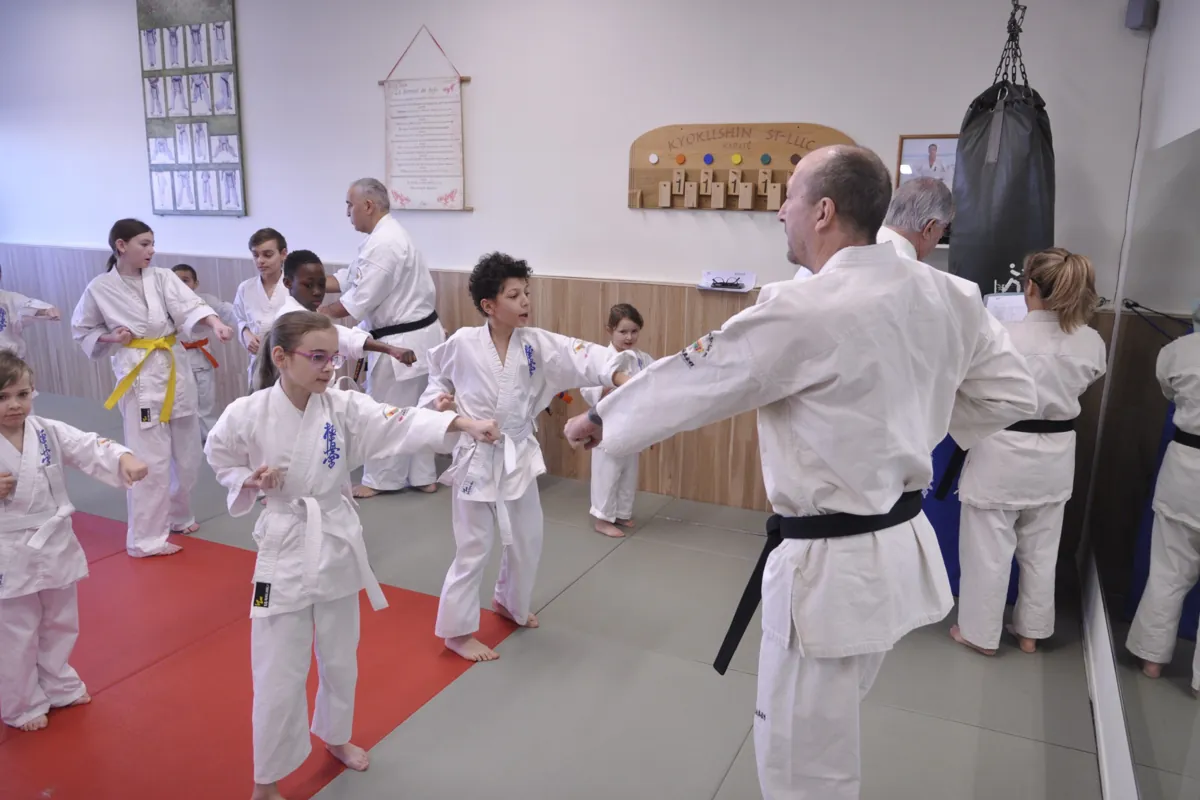 Cours d&rsquo;éveil au karaté pour les 3 à 6 ans